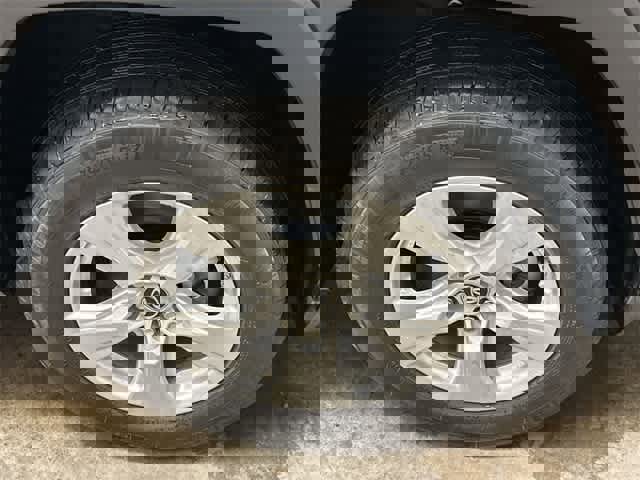 Used 2021 Toyota RAV4 LE image 5