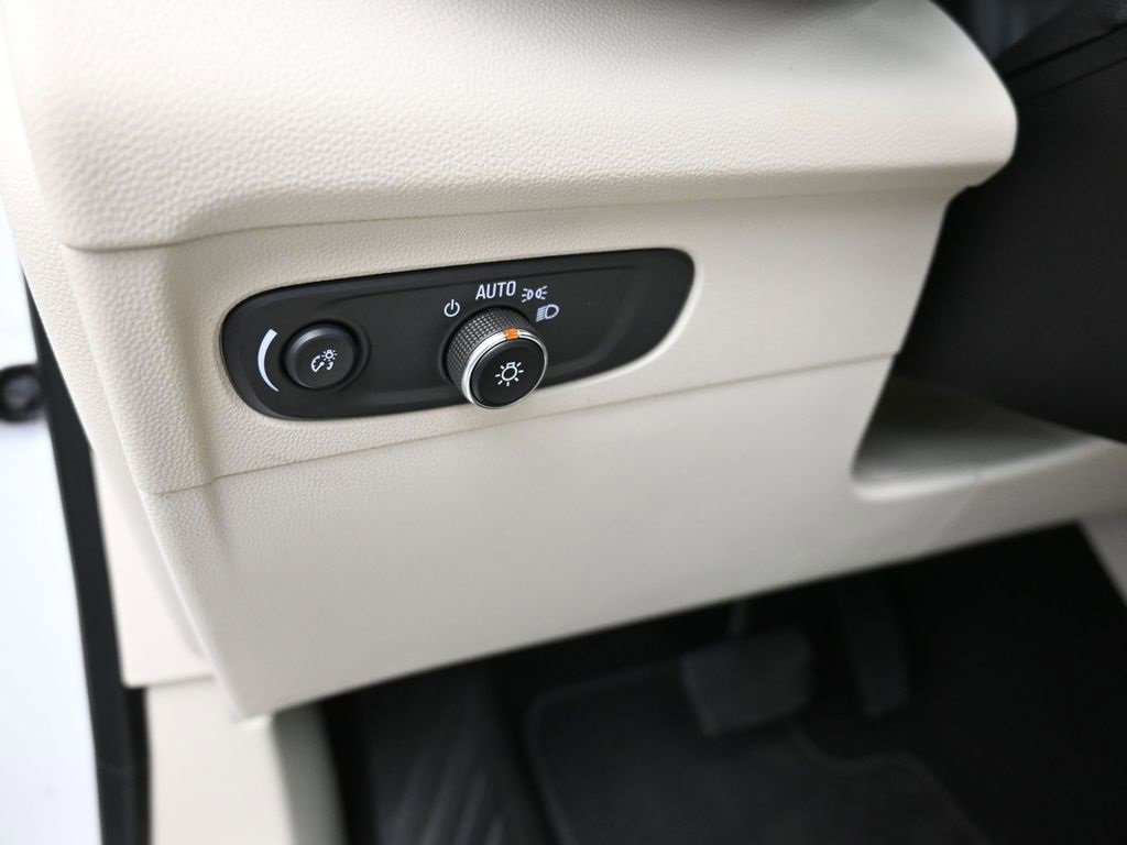 Used 2023 Buick Envision Essence image 13