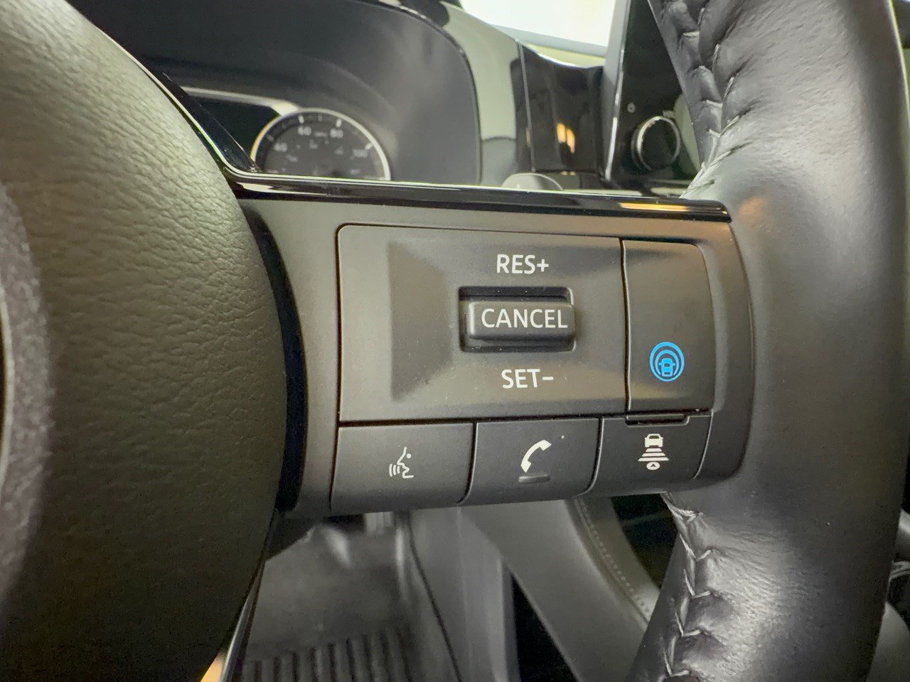 Used 2024 Nissan Pathfinder SL w/ SL Premium Package FWD image 19