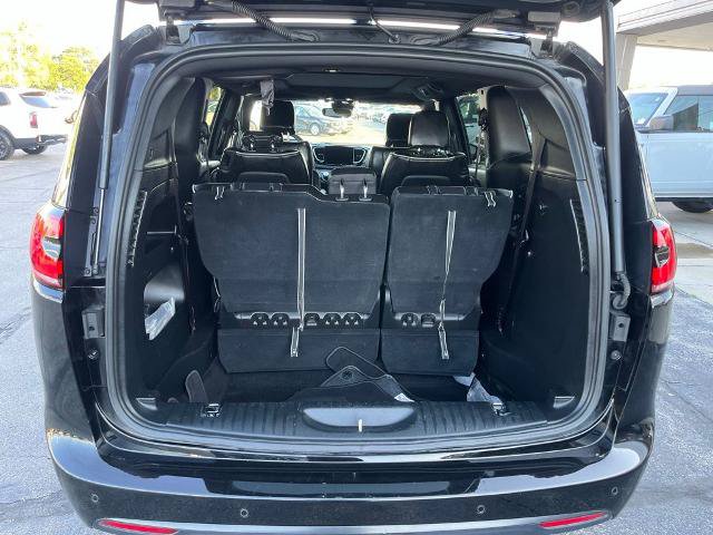 Used 2025 Chrysler Pacifica Limited FWD image 22