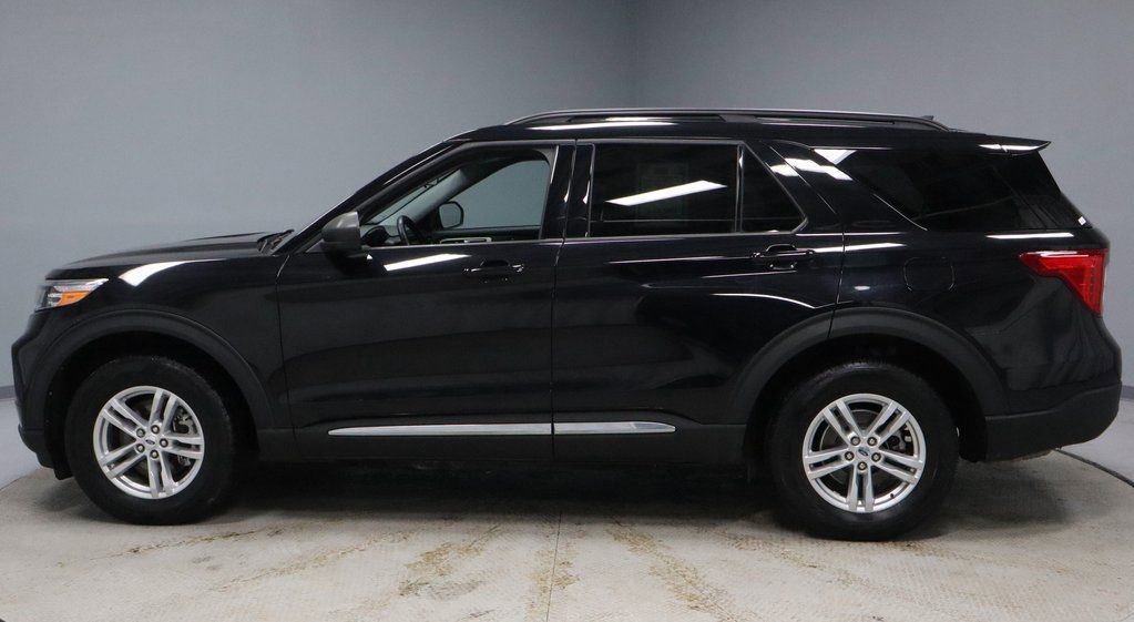 Certified 2023 Ford Explorer XLT image 2
