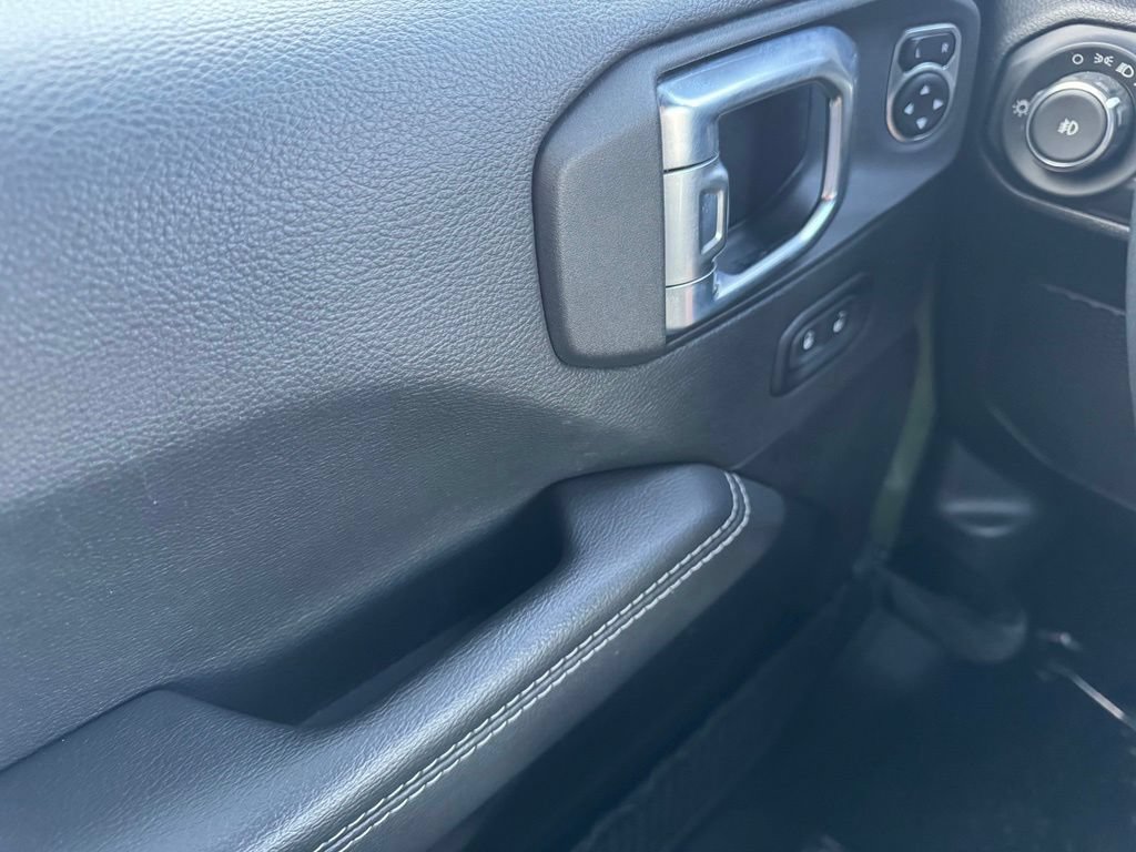 Used 2021 Jeep Wrangler Unlimited Sahara AWD/4WD image 33