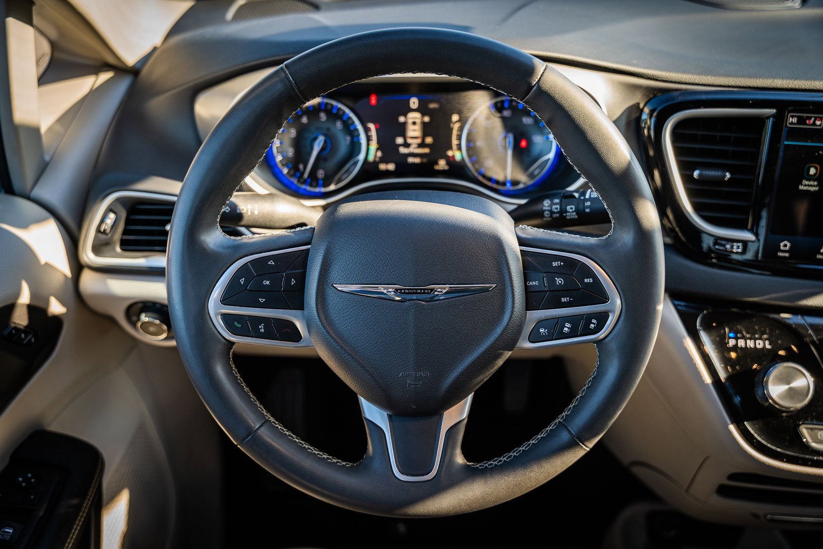 Used 2023 Chrysler Pacifica Touring-L image 24