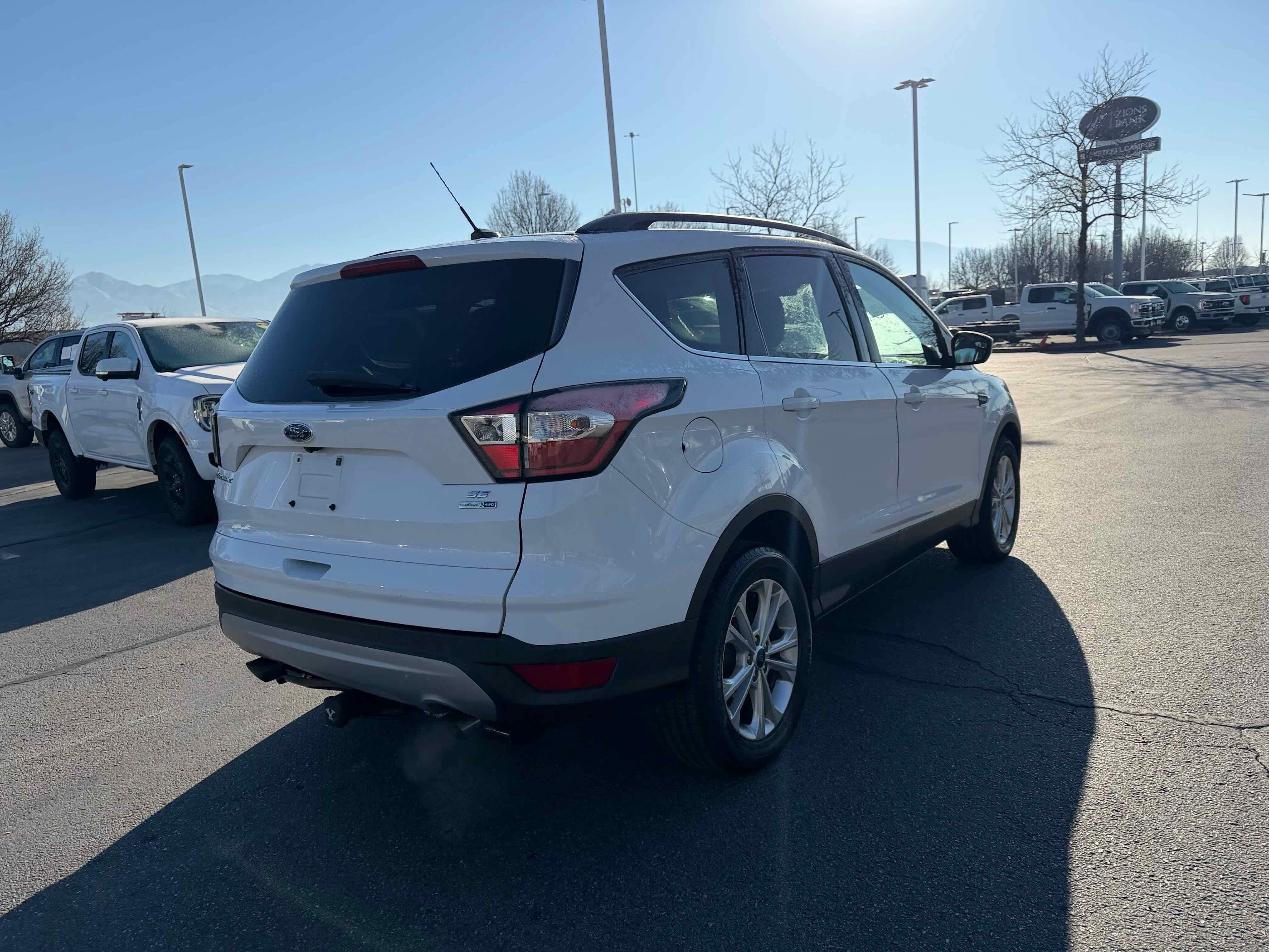 Certified 2018 Ford Escape SE image 7