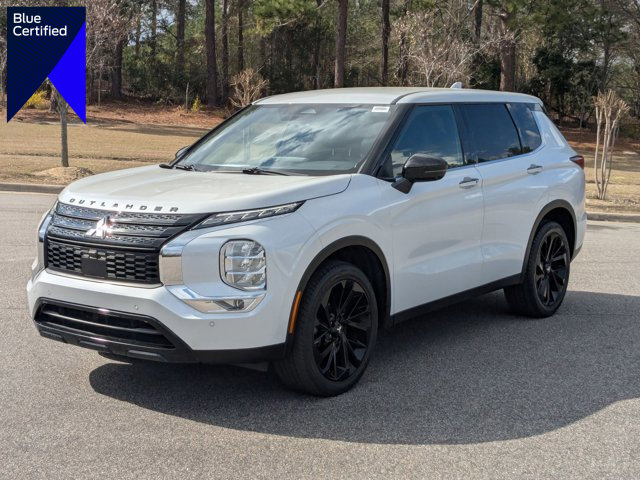 Used 2023 Mitsubishi Outlander SE image 1