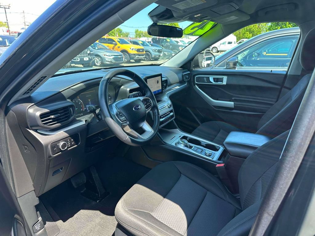 Certified 2023 Ford Explorer XLT w/ Class IV Trailer Tow Package AWD/4WD image 15