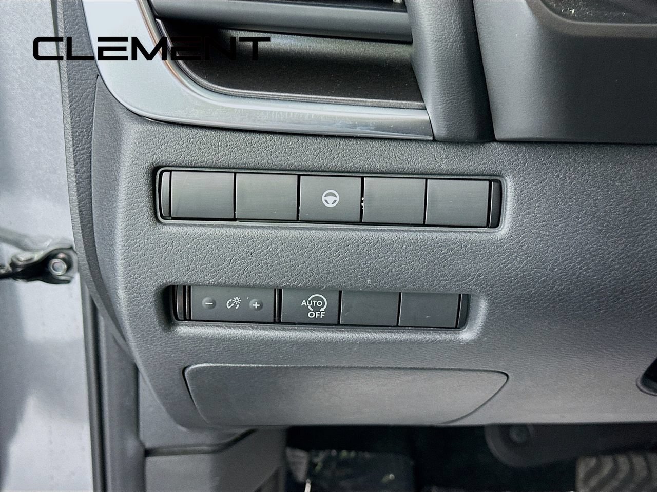 Used 2023 Nissan Rogue SV FWD image 14