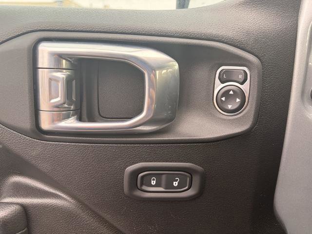 Used 2024 Jeep Gladiator Mojave w/ Steel Bumper Group image 13