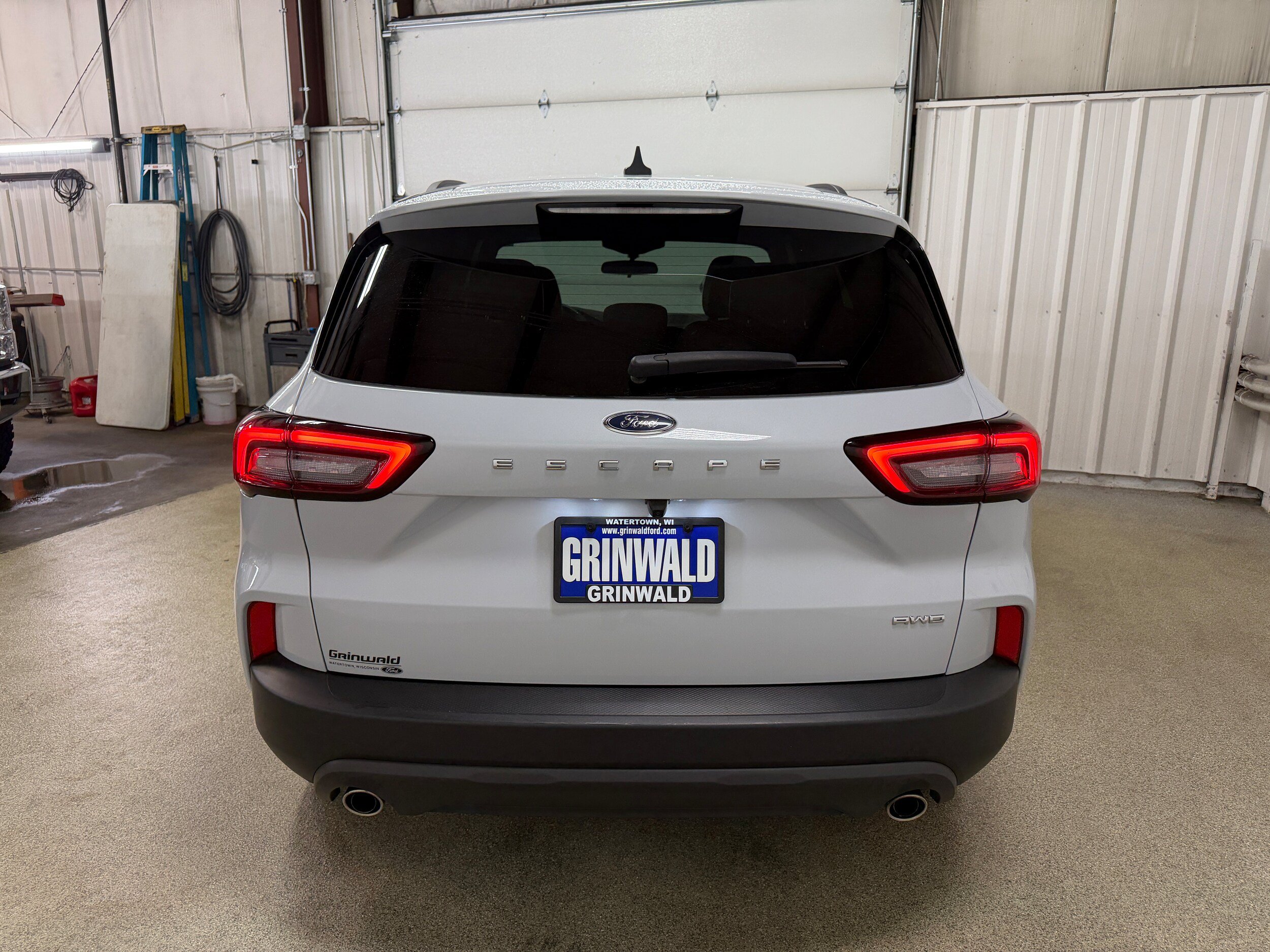 Certified 2025 Ford Escape ST-Line Select AWD/4WD image 30
