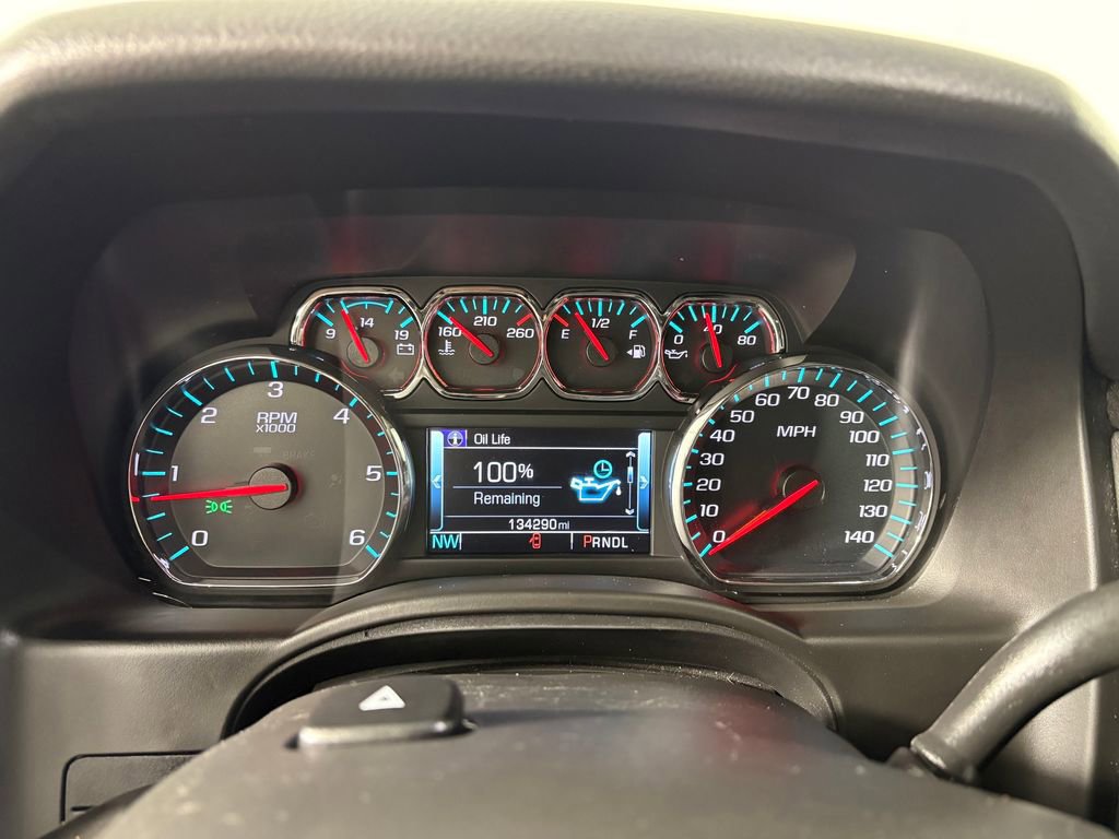 Used 2018 Chevrolet Suburban LT image 16