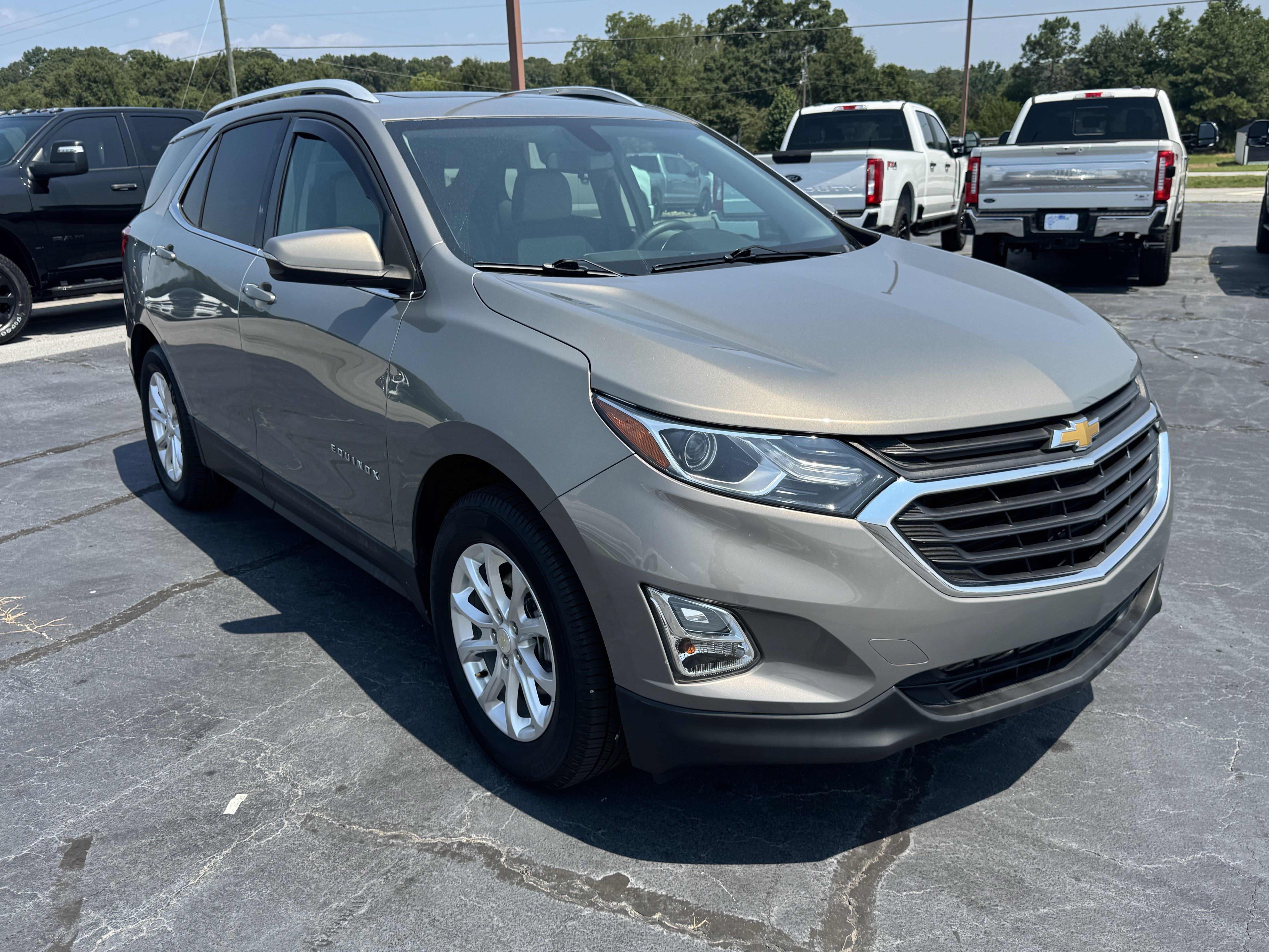 Used 2018 Chevrolet Equinox LT w/ Sun & Infotainment Package FWD image 4