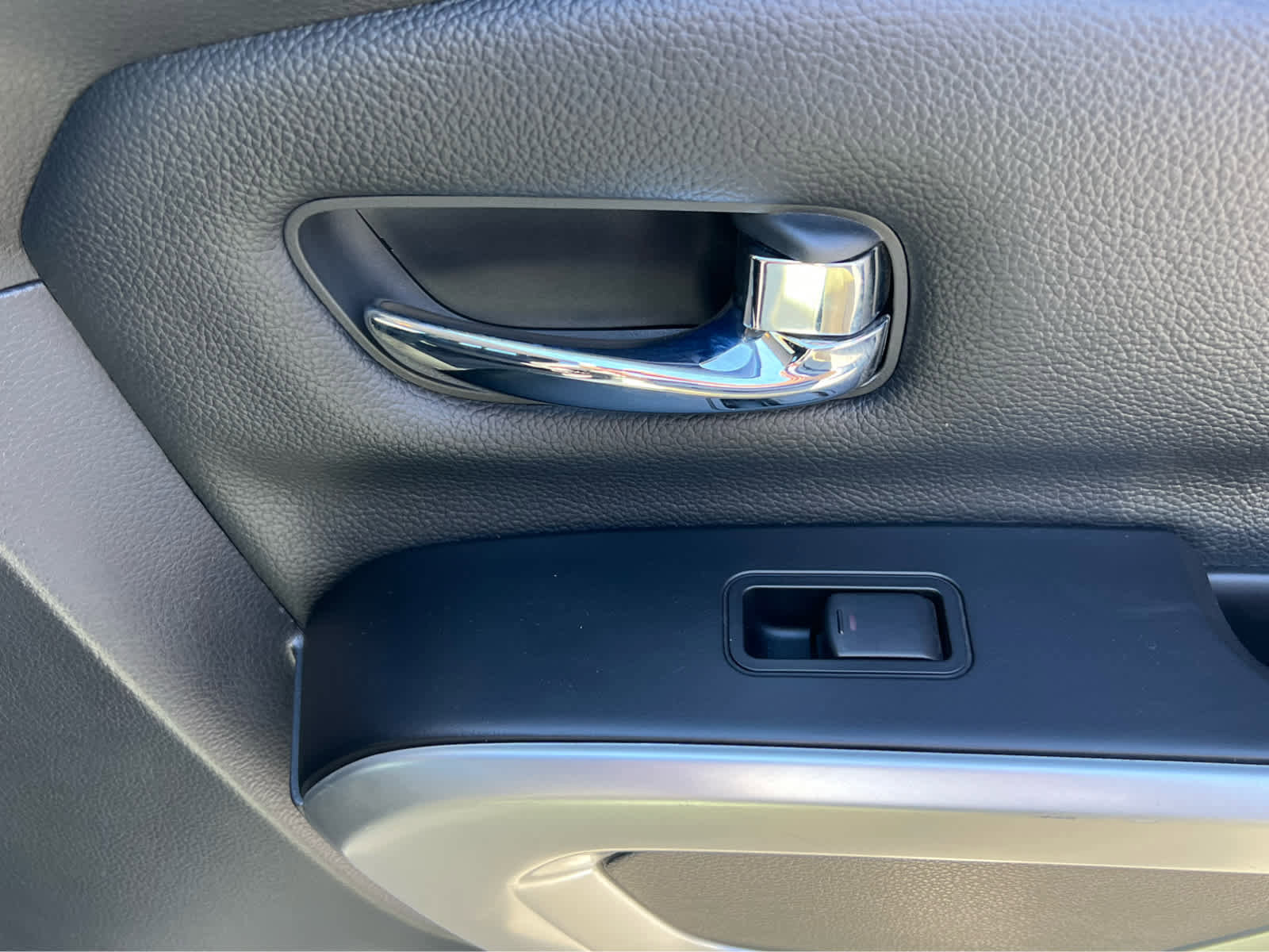 Used 2017 Nissan Titan SV image 21