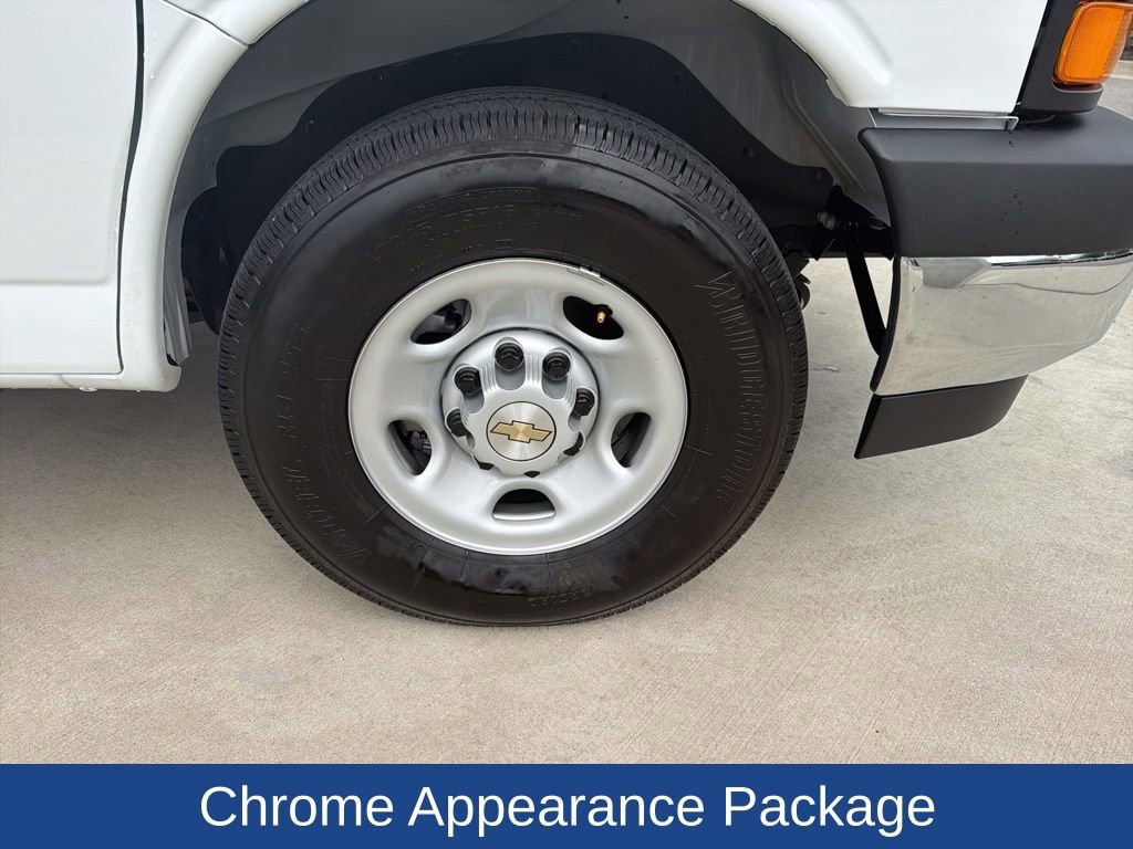 Used 2026 Chevrolet Express 2500 Extended w/ Driver Convenience Package image 15
