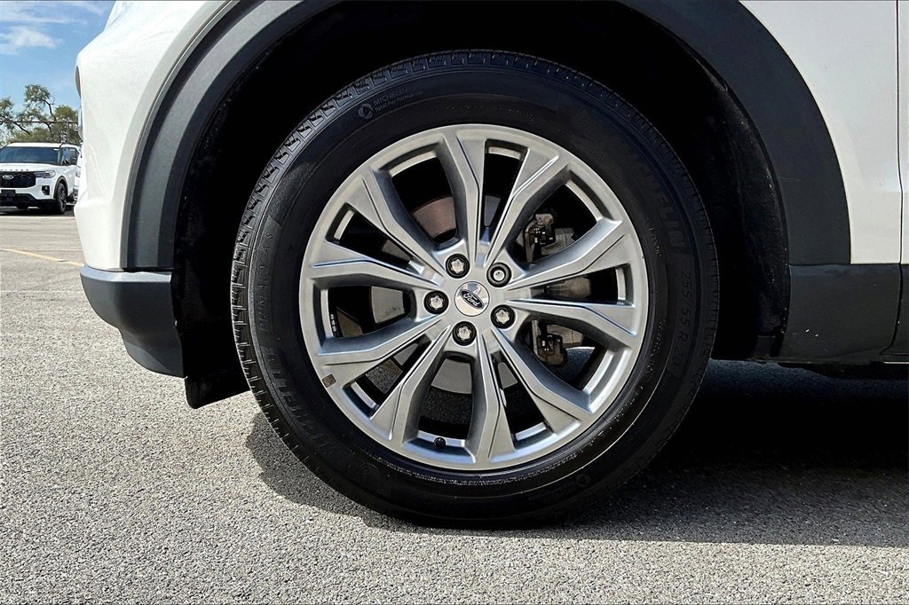 Certified 2022 Ford Explorer XLT w/ Equipment Group 202A image 9