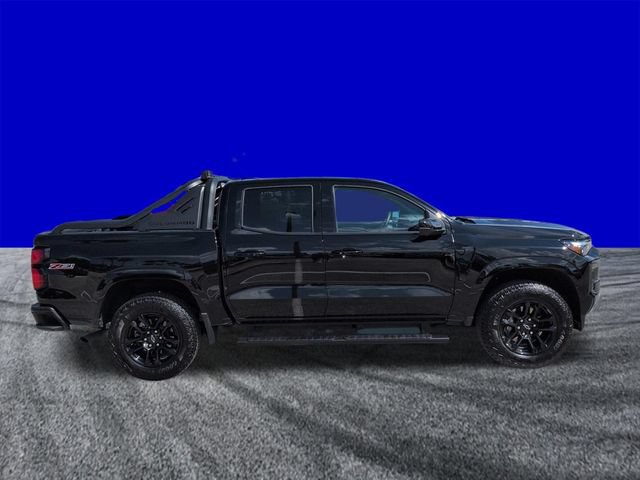 Used 2025 Chevrolet Colorado Z71 w/ Midnight Edition AWD/4WD image 3