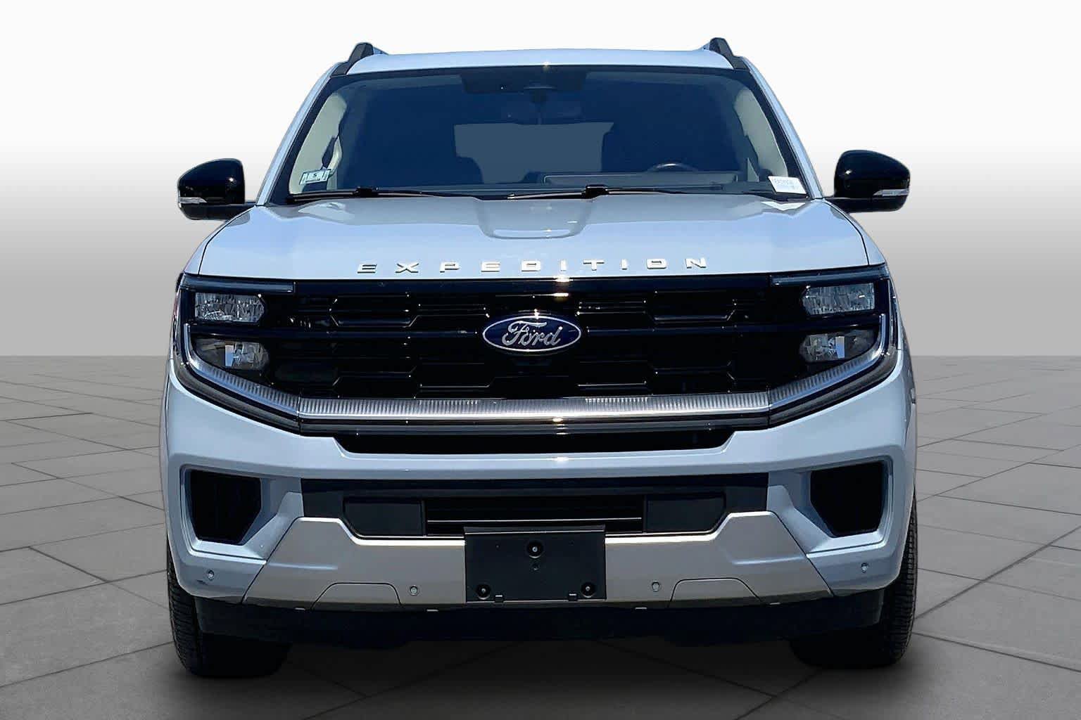 Certified 2025 Ford Expedition Max Platinum w/ Driver's Package AWD/4WD image 4