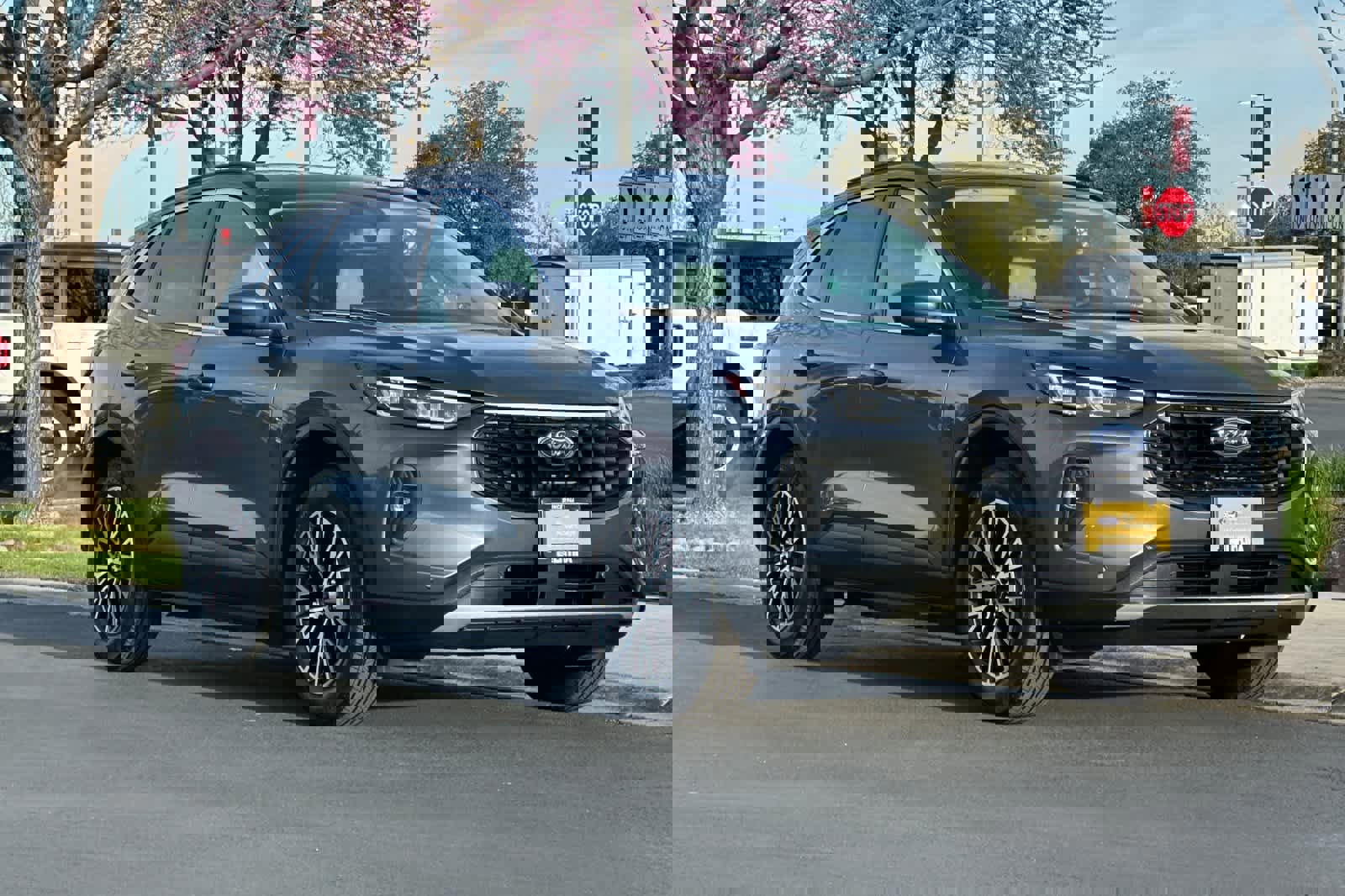 Certified 2025 Ford Escape SE w/ PHEV Premium Package image 7