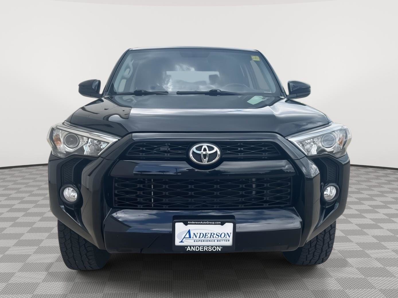 Used 2018 Toyota 4Runner SR5 AWD/4WD image 2