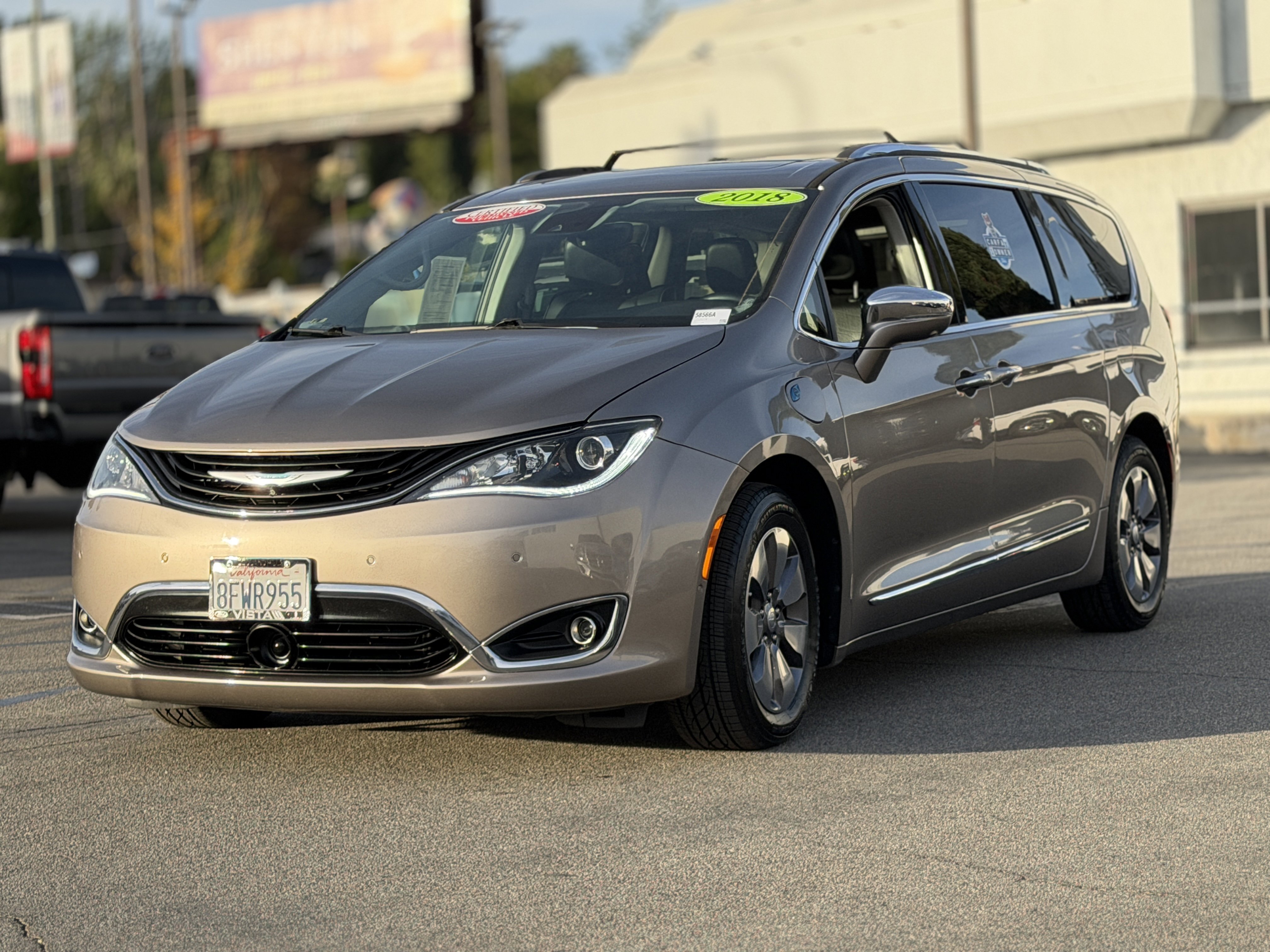 Used 2018 Chrysler Pacifica Limited w/ Advanced Safetytec Group image 3