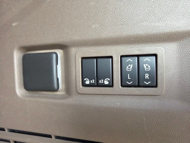 Used 2022 GMC Yukon Denali AWD/4WD image 13
