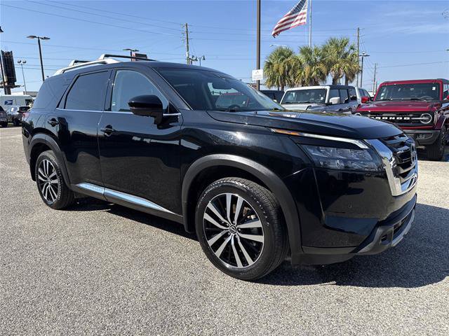 Used 2025 Nissan Pathfinder Platinum w/ Cargo Package AWD/4WD image 17
