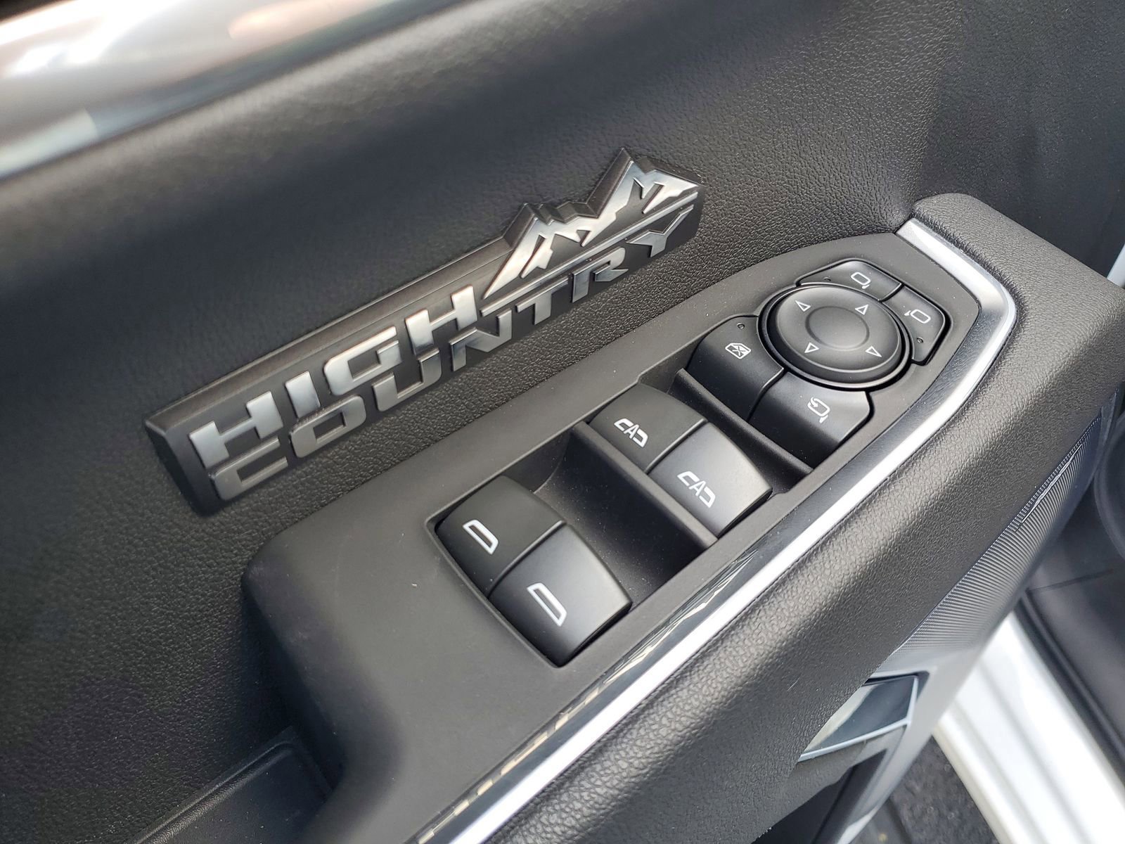 Used 2025 Chevrolet Silverado 1500 High Country image 14