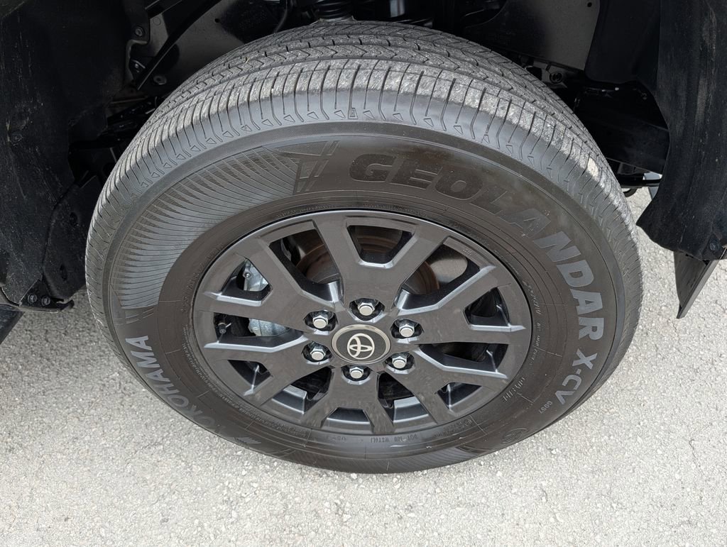 Used 2025 Toyota 4Runner SR5 AWD/4WD image 31