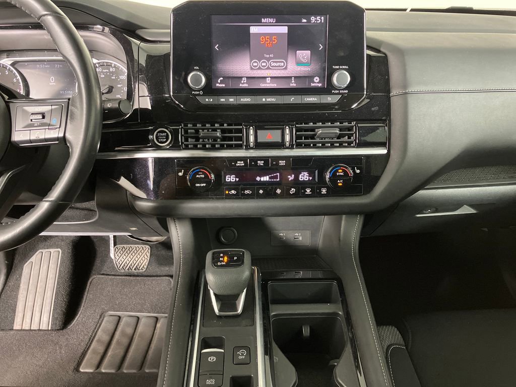 Used 2022 Nissan Pathfinder SV w/ SV Premium Package image 28