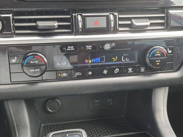 Used 2022 Nissan Pathfinder SV w/ SV Black Package FWD image 13