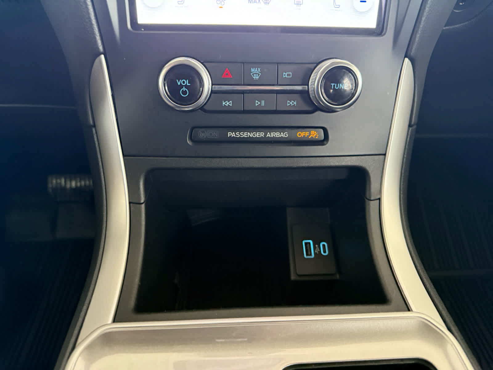 Certified 2024 Ford Edge SEL w/ Convenience Package AWD/4WD image 15