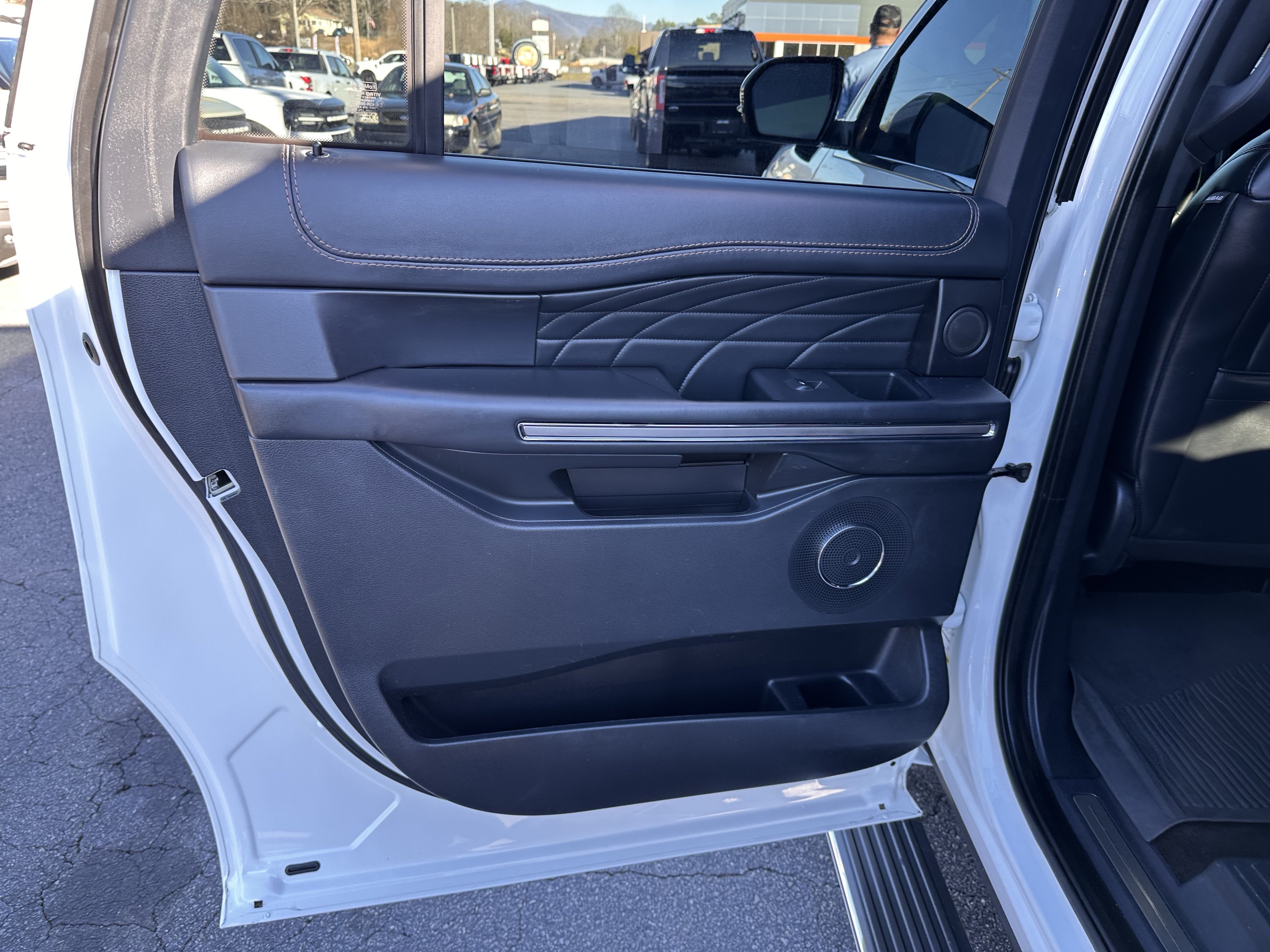 Certified 2022 Ford Expedition Max Platinum AWD/4WD image 11