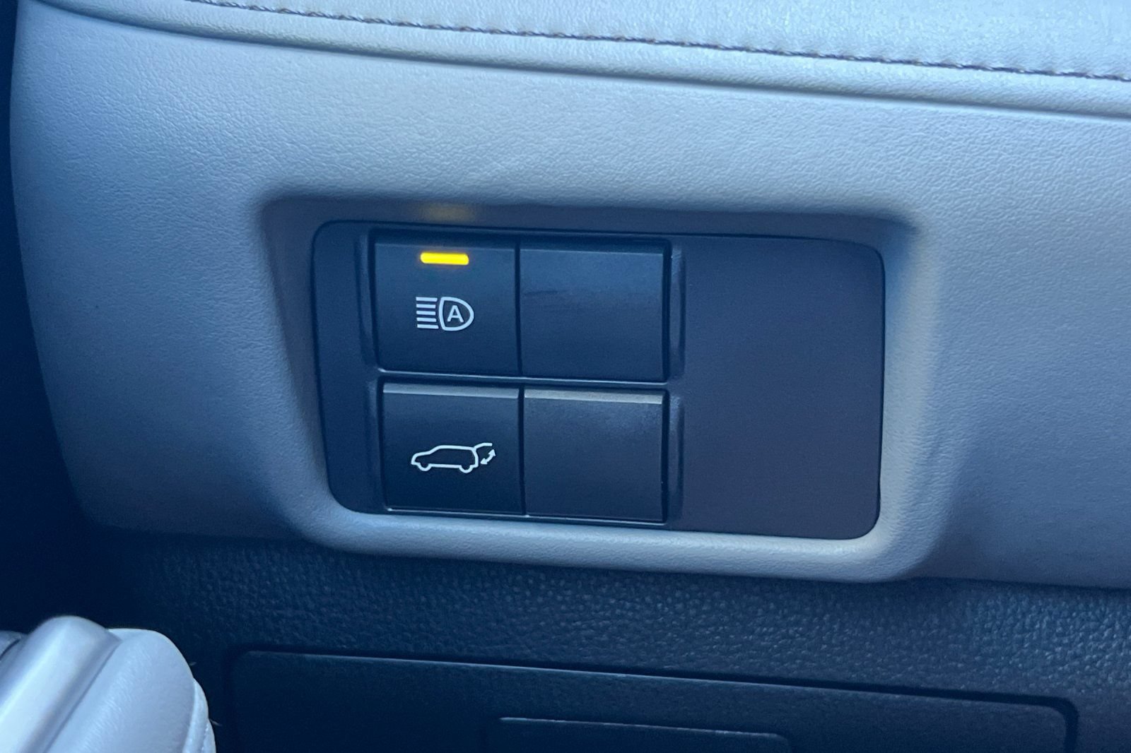 Used 2022 Toyota Highlander LE FWD image 39