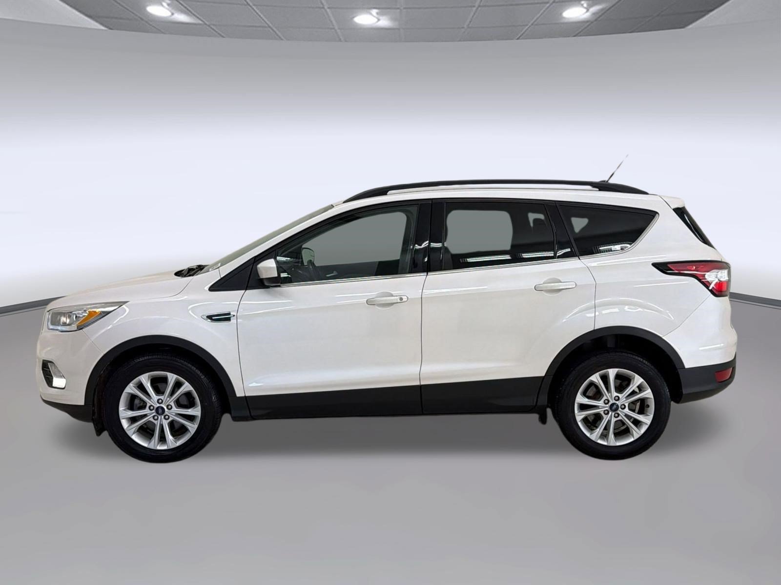 Certified 2018 Ford Escape SEL FWD image 2