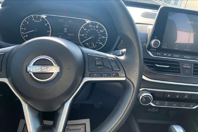 Used 2025 Nissan Altima 2.5 SV FWD image 21