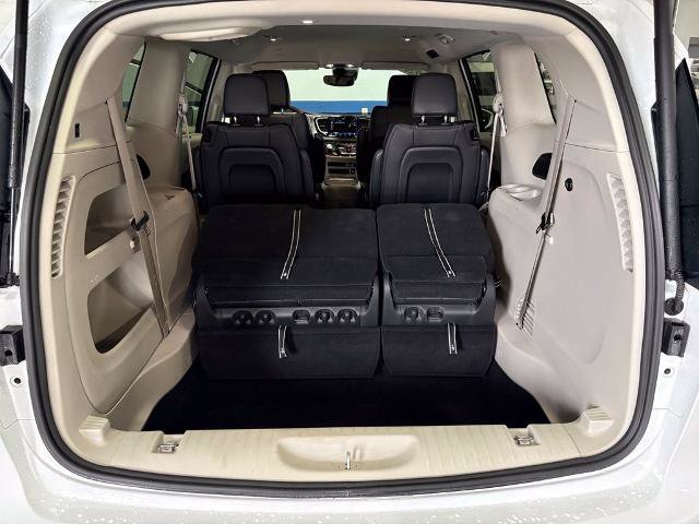 Used 2022 Chrysler Pacifica Touring-L FWD image 27