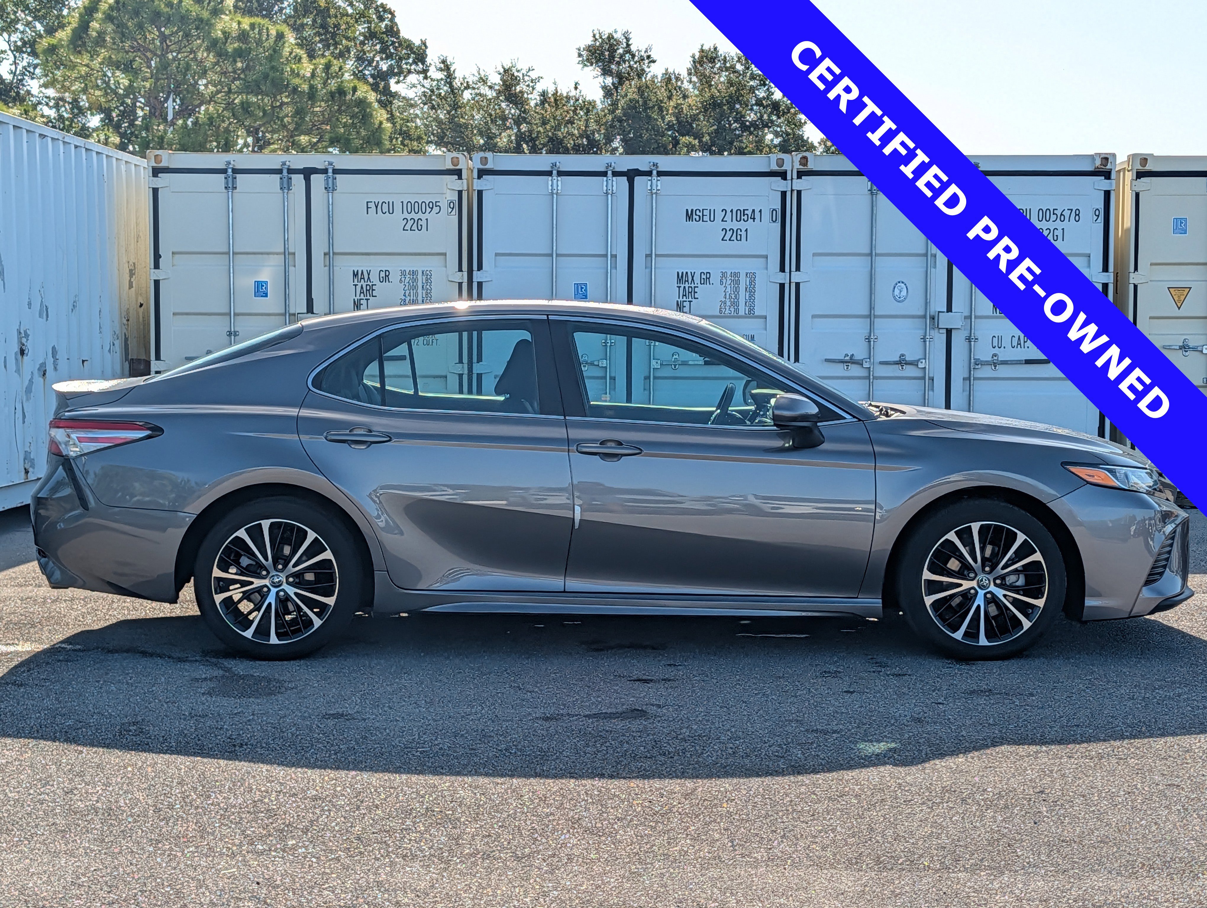 Used 2018 Toyota Camry SE w/ Moonroof Package FWD image 3
