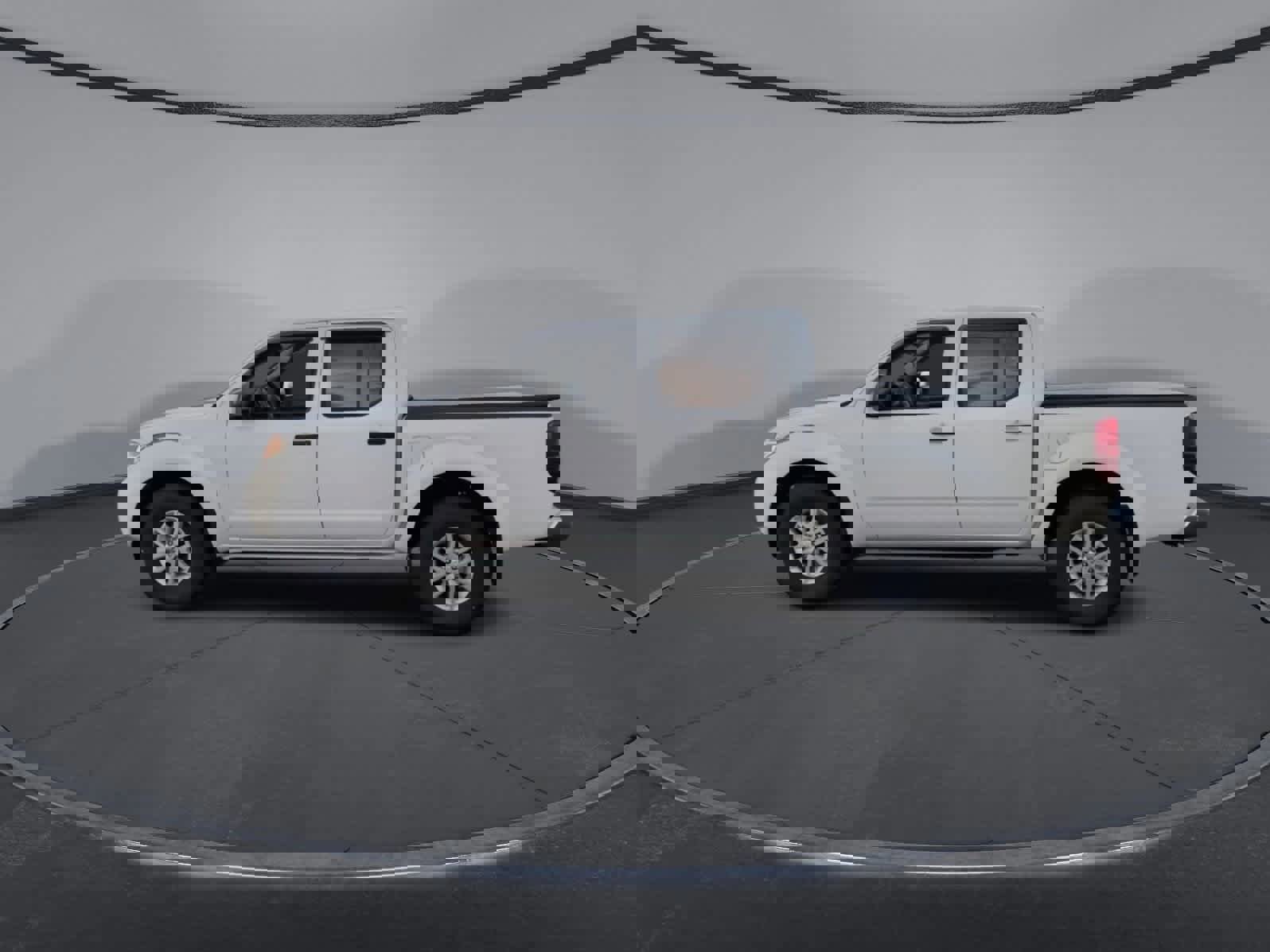 Used 2018 Nissan Frontier SV image 5