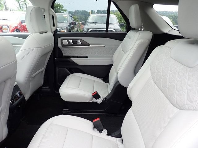 Certified 2025 Ford Explorer Platinum w/ LUX Leather Package AWD/4WD image 19
