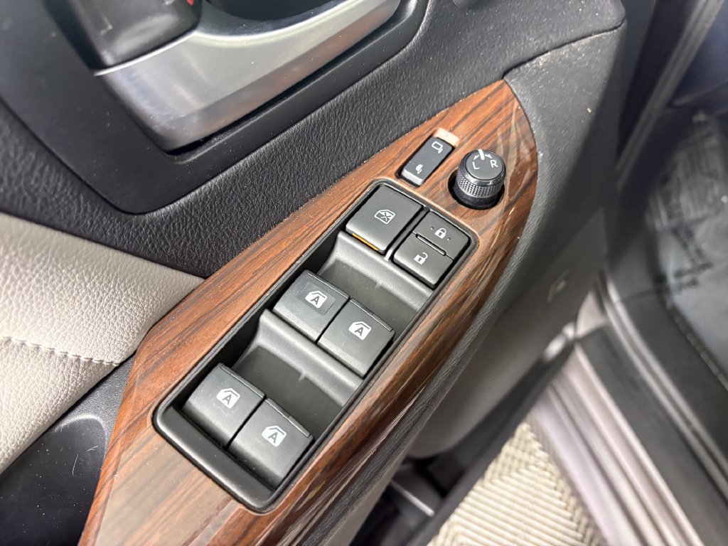 Used 2020 Toyota Sienna Limited Premium w/ Carpet Mat Package FWD image 12