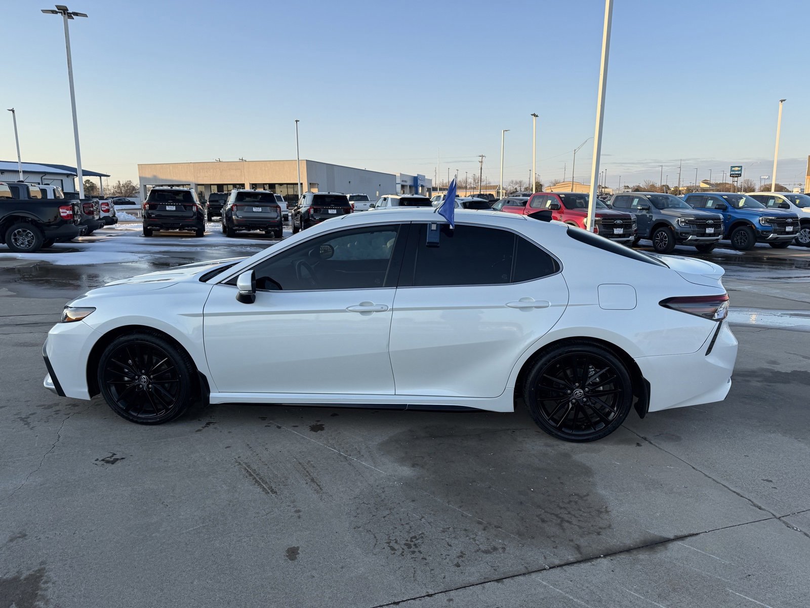 Used 2023 Toyota Camry XSE image 3