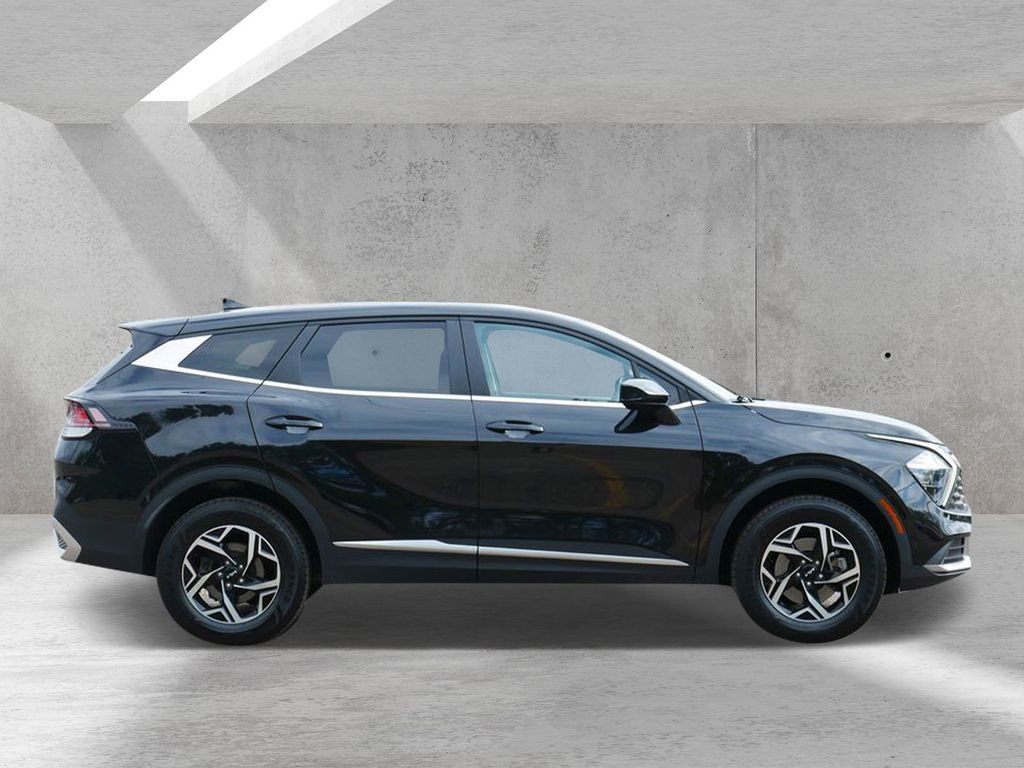 Used 2023 Kia Sportage LX AWD/4WD image 2