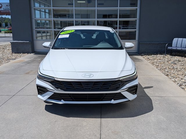 Used 2025 Hyundai Elantra Hybrid FWD image 9