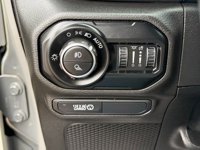 Used 2021 Jeep Gladiator Overland w/ Popular Equipment Package AWD/4WD image 24