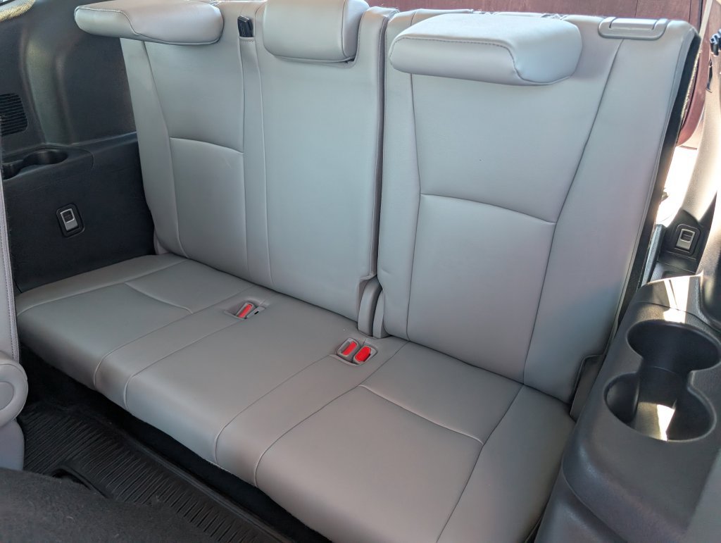 Used 2023 Toyota Highlander XLE FWD image 11