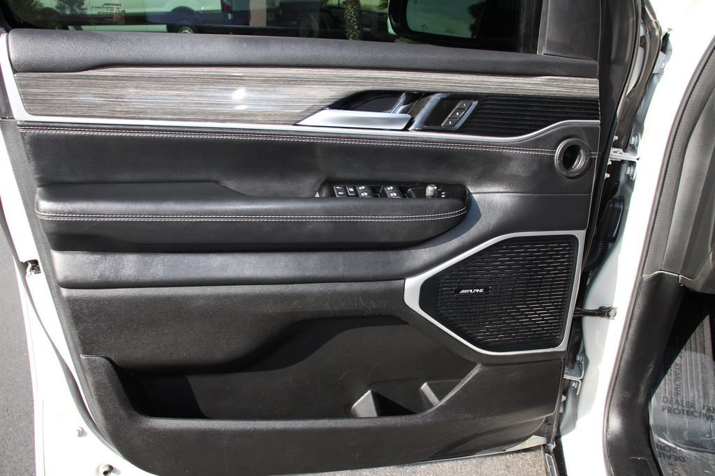 Used 2022 Jeep Wagoneer Series II AWD/4WD image 22