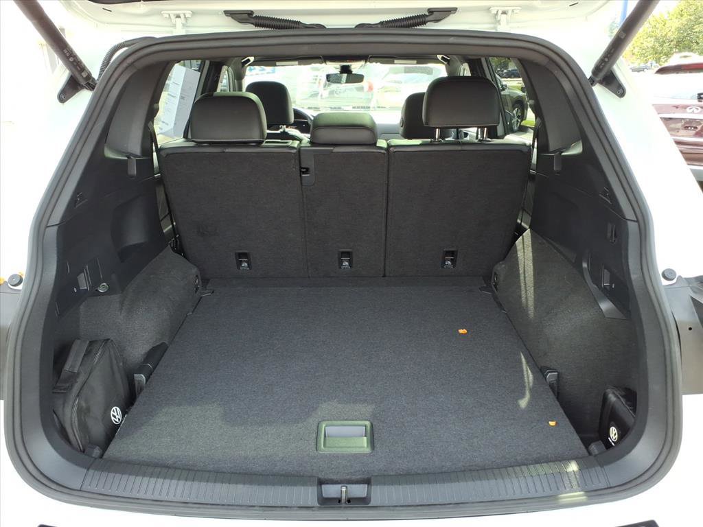 Used 2024 Volkswagen Tiguan SE R-Line image 16
