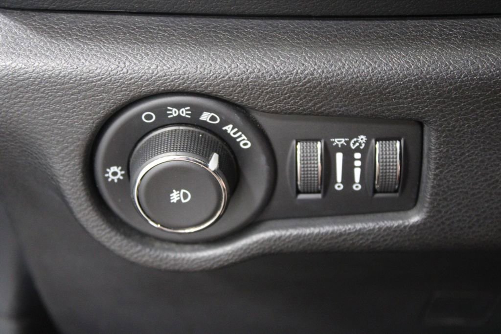 Used 2018 Chrysler Pacifica Touring-L w/ Premium Audio Group FWD image 42