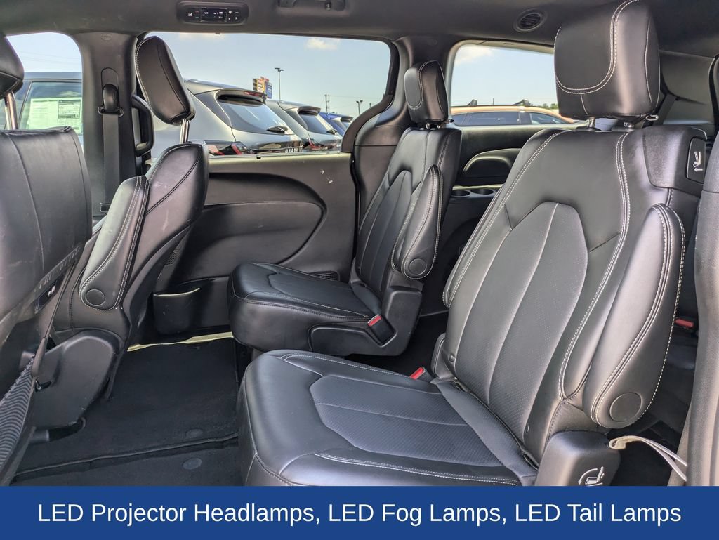 Used 2025 Chrysler Pacifica Select FWD image 16