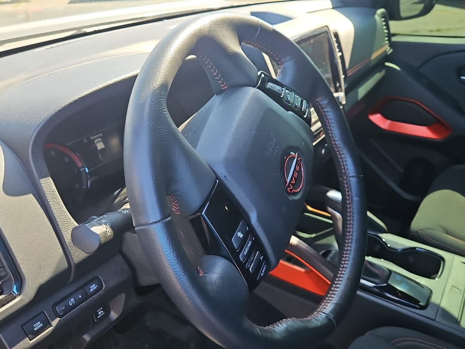 Used 2024 Nissan Frontier PRO-4X w/ Pro Convenience Package image 2