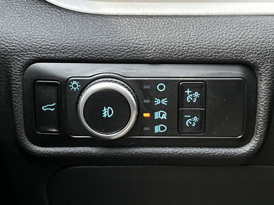 Certified 2023 Ford Explorer XLT w/ Equipment Group 202A image 19